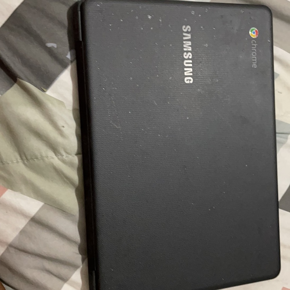 Laptop - Picture 2 of 3